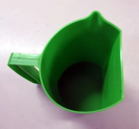 Dozirna zajemalna posoda, PVC